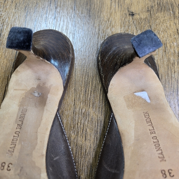 Manolo Blahnik Brown Leather Pointed Toe Kitten Heels - Picture 13 of 13